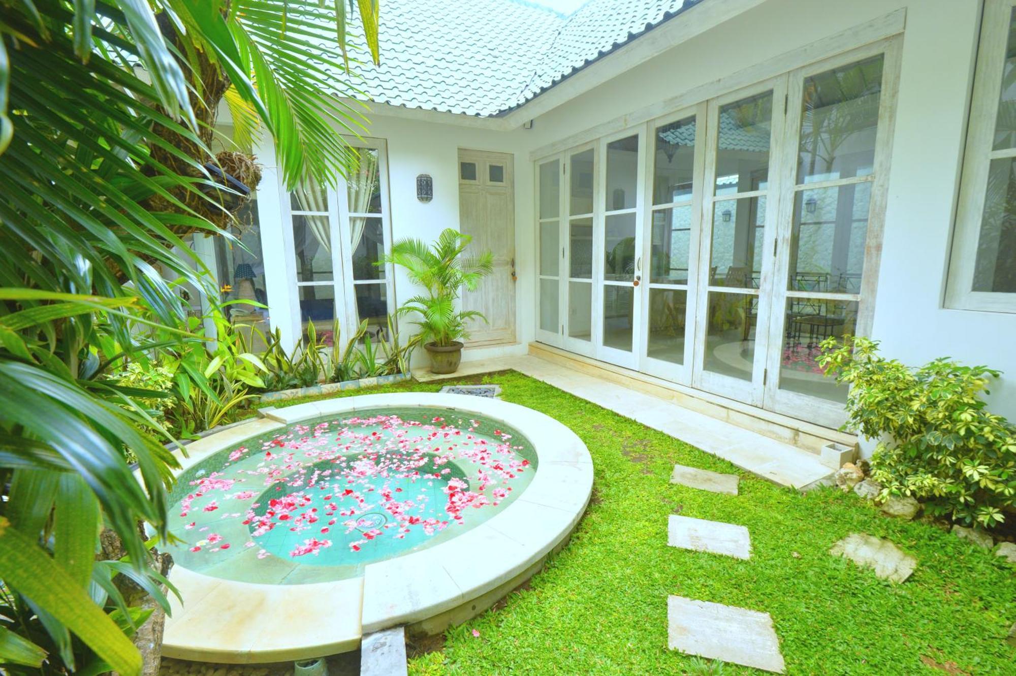 Artemis Villa Hotel Семиняк Екстериор снимка